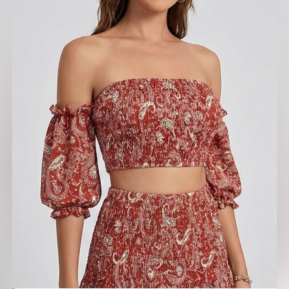 LAST ONE 🔥 Off Shoulder Paisley Print Crop Top & Ruffle Hem Skirt Set - Picture 2 of 7
